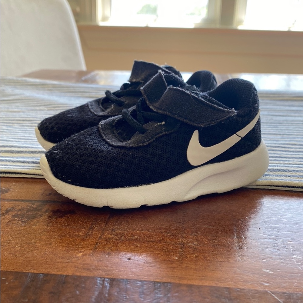 Nike Black and White Low-Top Sneakers with Velcro Closure
